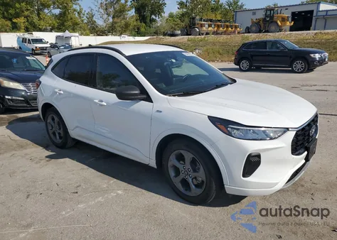 2023 Ford Escape St Line z USA, uszkodzony, nr VIN 1FMCU0MZ5PUB42014